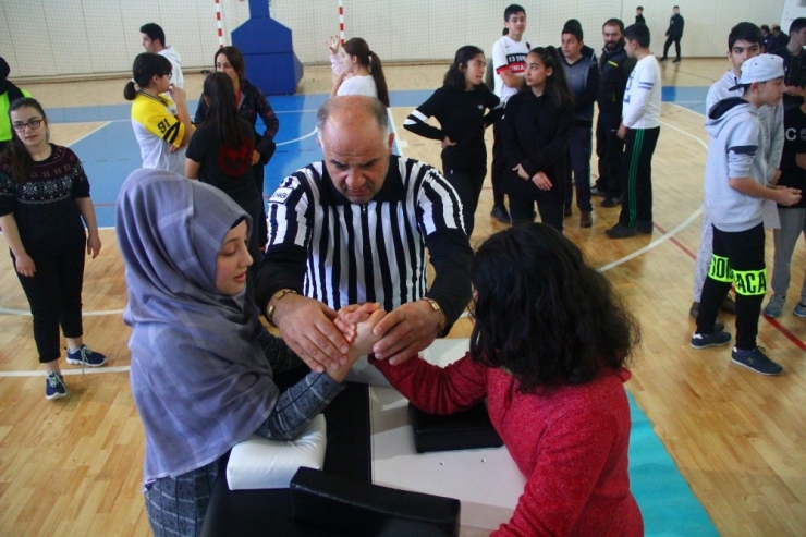 Bilek Güreşi Müsabakaları Yapıldı