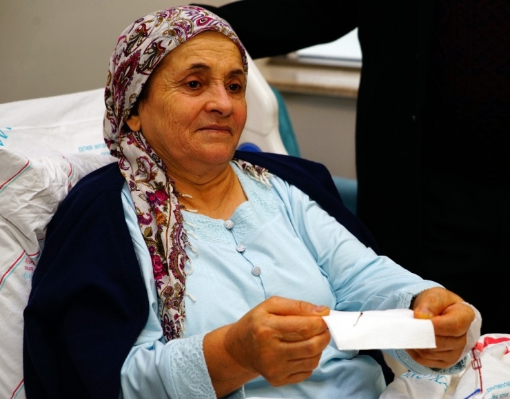 Eşarbını Bağlamak İçin Ağzına Aldığı Toplu İğne Akciğerine Kaçtı