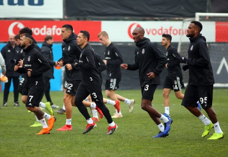 Beşiktaş Taktik Ve Kondisyon Çalıştı