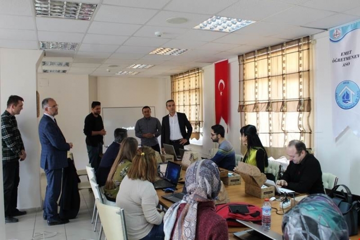Emet’te Öğretmenlere ’’Robotik Ve Kodlama Eğitimi’’