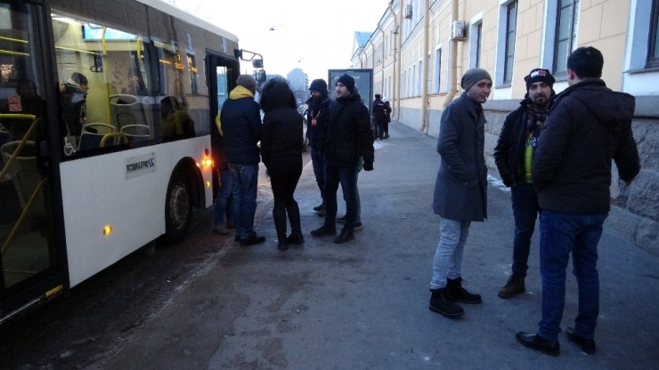 Fenerbahçeli Taraftarlar Polis Eşliğinde Stada Gitti