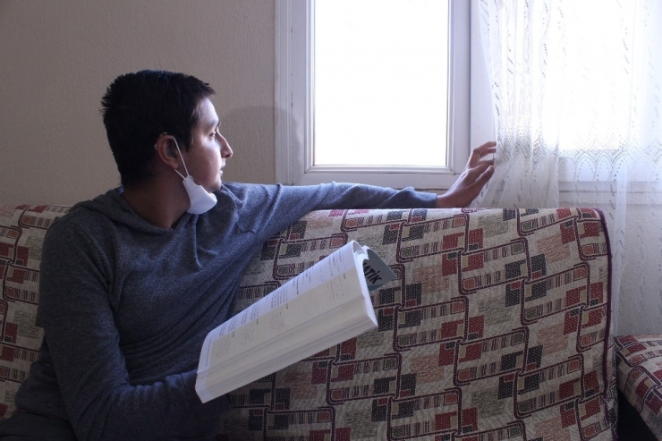 Orada Bir Öğretmen Var Uzakta