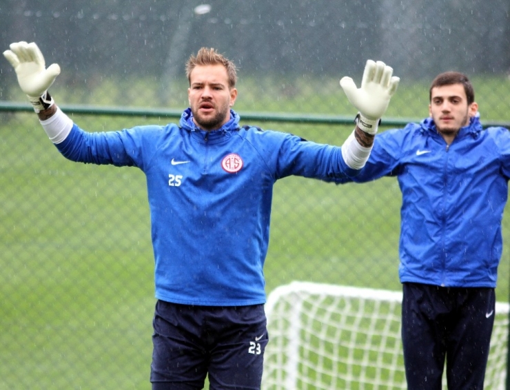 Antalyaspor’da Tüm Maçlarda Oynayan Futbolcu Kalmıyor