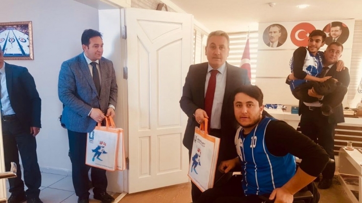 Vali Memiş Ve Taşkesenligil’e Forma