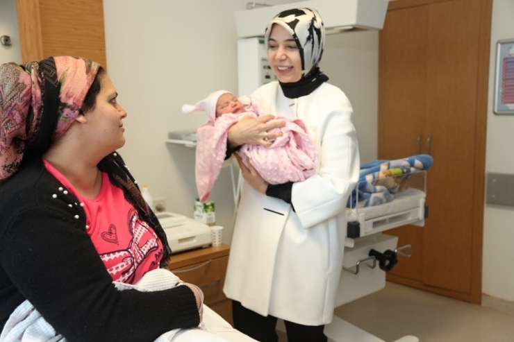 Ayşen Zeybekci: "İzmir Dönüşecek"