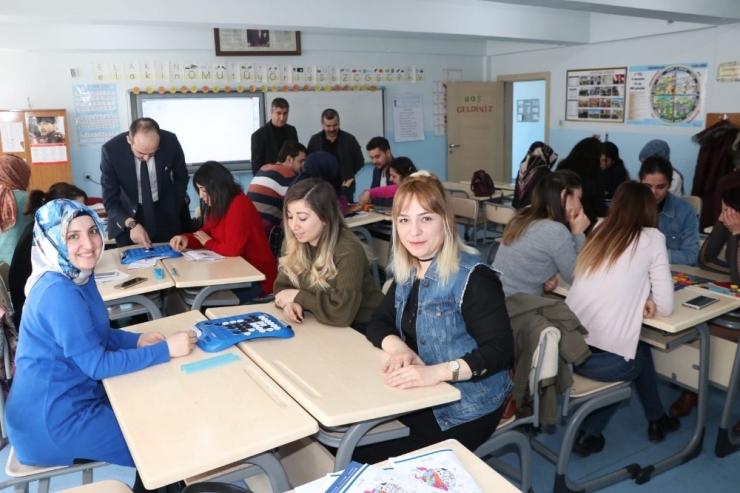 Hakkari’deki Öğretmenlere Atölye Eğitimi