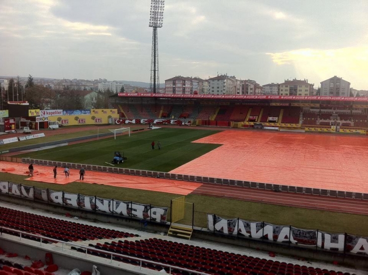 Tarık Uslu: "Alttan Isıtma Çime Ve Sahaya Zarar Verebiliyor"