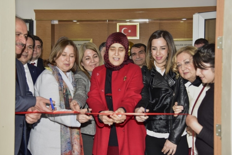 Zeytinli Ortaokulu’na Yaptırılan Kütüphane Açıldı