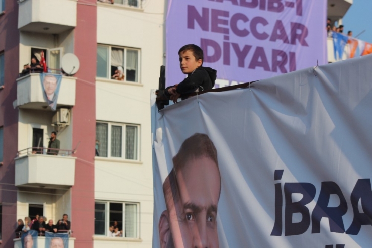 Erdoğan’dan Mansur Yavaş’a: "Parti Ambleminden Korkan Aday Olur Mu?"