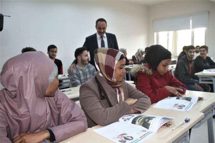 Fırat Üniversitesi Dünyaya Eğitim Veriyor