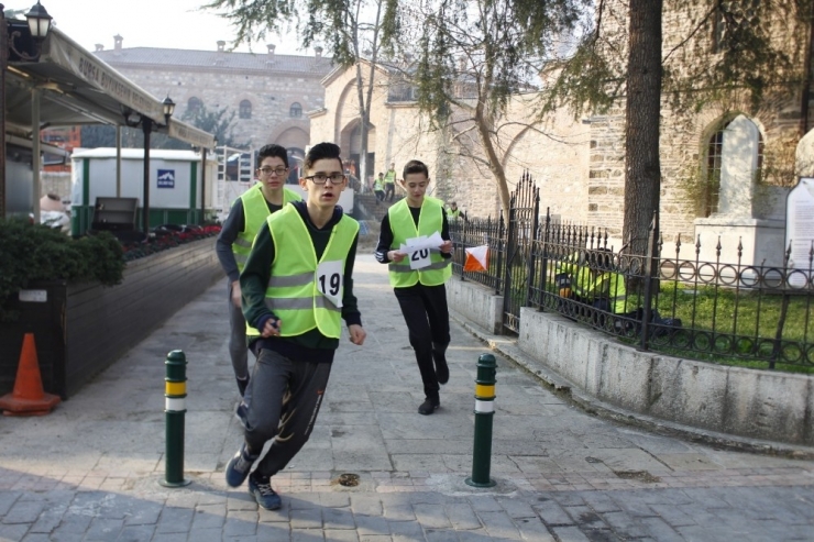 Bursa’nın Tarihi Mekanlarında Gençlerin Nefes Kesen Yarışı