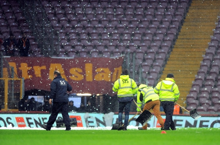 Türk Telekom Stadyumu’nda Çatı Temizliği