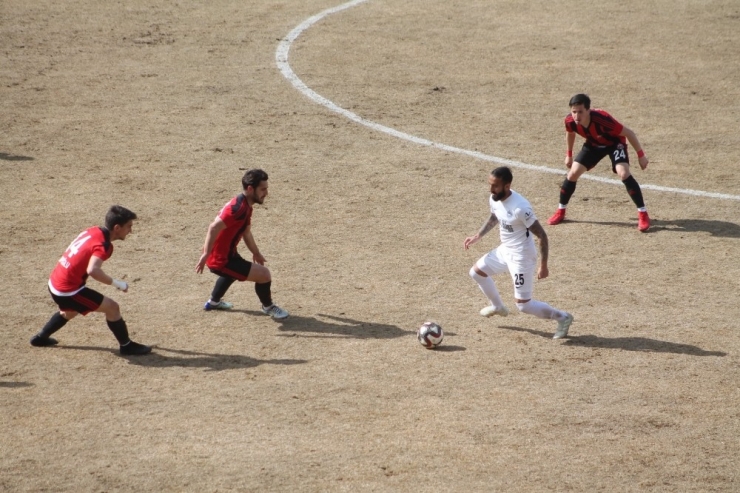 Lider Bayburt 3 Puanı 2 Golle Aldı