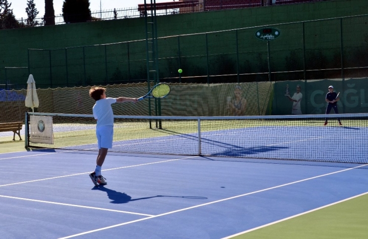 Adana’da Okullararası Yıldızlar Tenisi İl Birinciliği