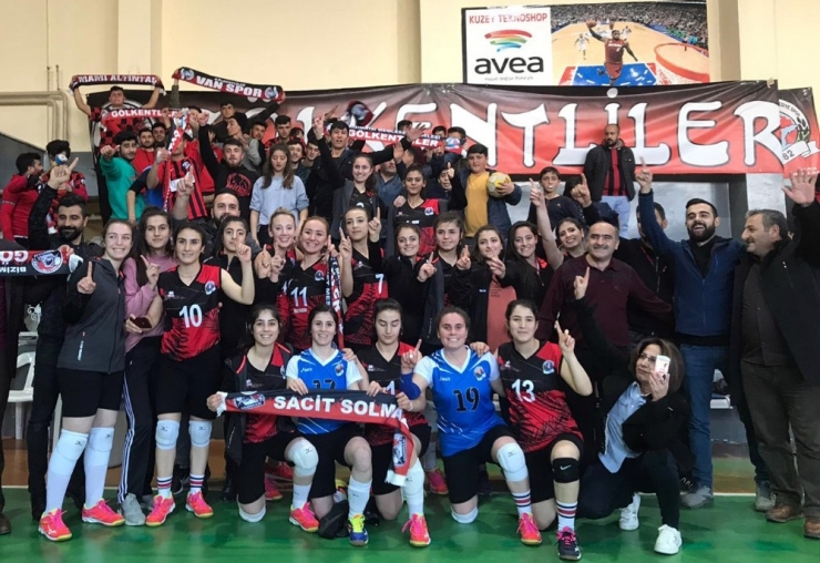 Van Büyükşehir Belediyespor Kadın Voleybol Takımı Play-off’ta