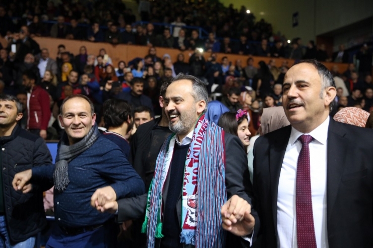 Binlerce Karadenizli’nin Katıldığı Gecede Alinur Aktaş Rüzgarı Esti