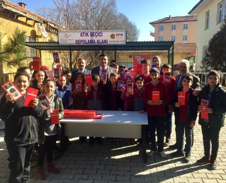 Pet Şişe Getiren Öğrenciye Kitap