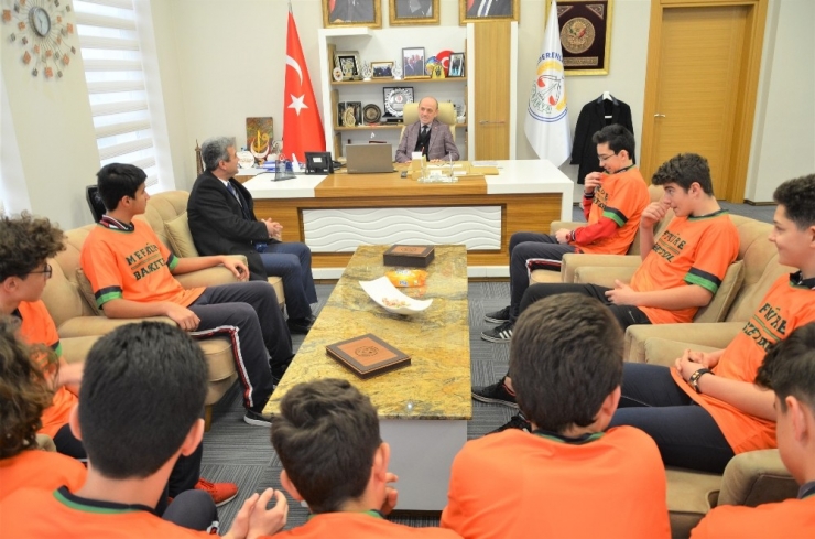 Şampiyonlardan Başkan Öztürk’e Ziyaret