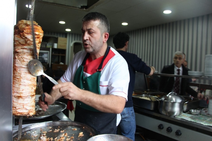 Sipariş Ettiği Gıda Kolisinden 300 Bin Tl Çıktı