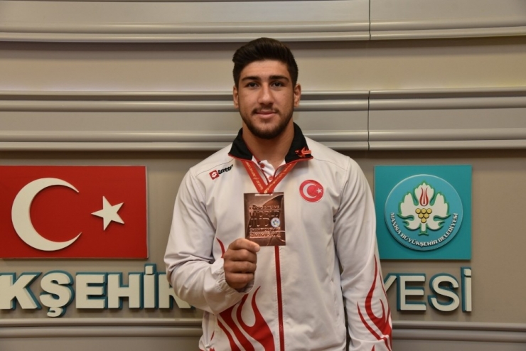 Manisa Büyükşehir’in Şampiyonları Milli Takım Kamplarını Başarıyla Tamamladı