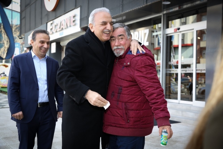 Başkan Adayı Yıldırım, İstiklal Mahallesi’nde Esnafı Ziyaret Etti