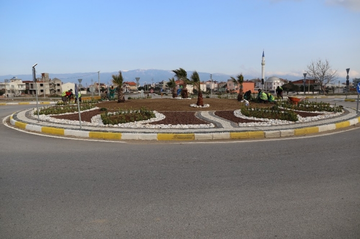 Burhaniye’de Melih Pabuçcuoğlu Bulvarı Cazibe Merkezi Oldu