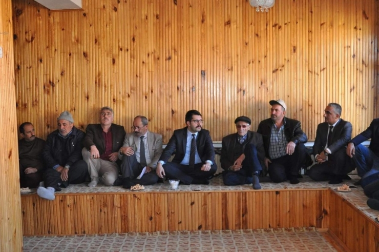 Demirözü Kaymakamı Coşkun, Vatandaşlarla Bir Araya Geldi