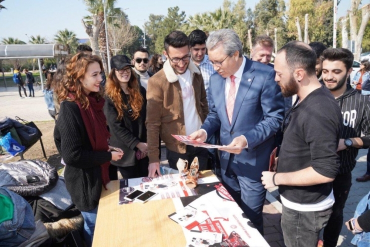Ege Üniversitesi, 73 Öğrenci Topluluğu İle Dikkat Çekiyor