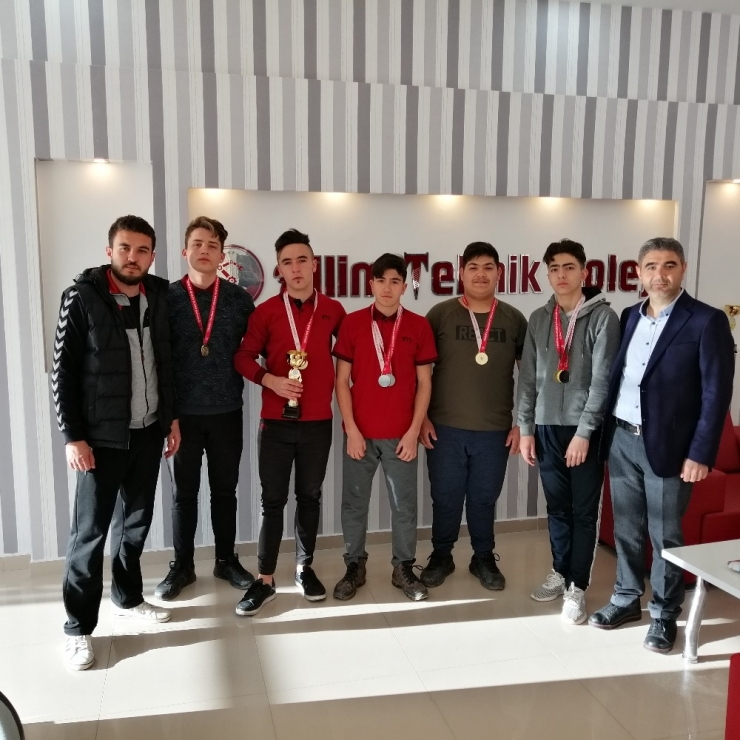 Zirveyi Kimseye Kaptırmadılar