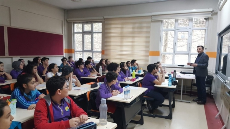 Cumhuriyet Ortaokulu’nda ‘Gözetmensizsiniz’ Sınavı