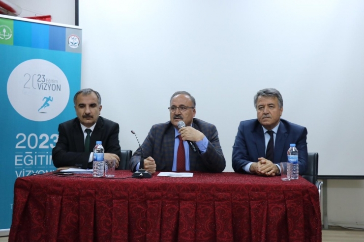 Milli Eğitim Müdürü Alagöz Okul Müdürleriyle Bir Araya Geldi