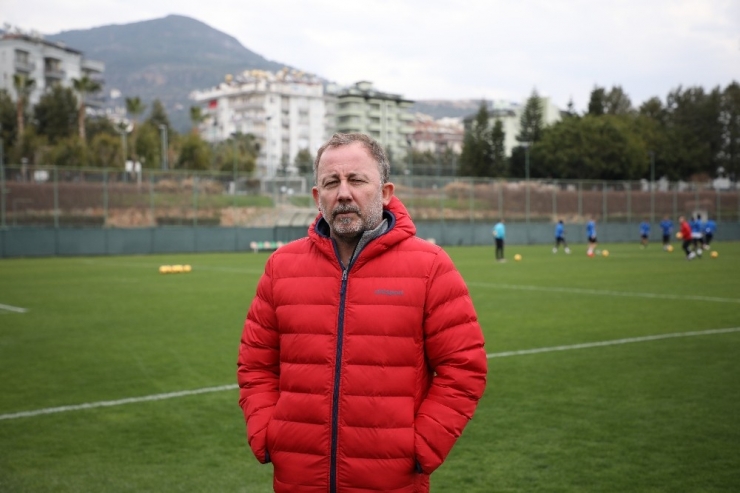 Sergen Yalçın: ”Akhisarspor Maçına İyi Konsantre Olmaya Çalışacağız”