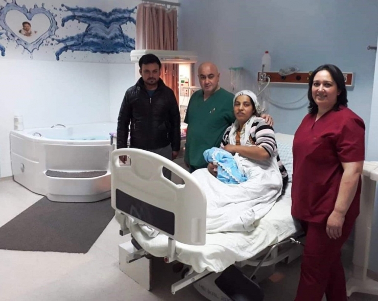 Aydınlı Anne Adaylarına Suda Doğum İmkanı