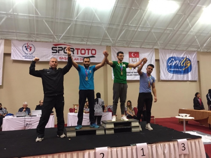Bartın Üniversitesi, Öğrencileri Bilek Güreşi Şampiyonası’ndan Madalyayla Döndü