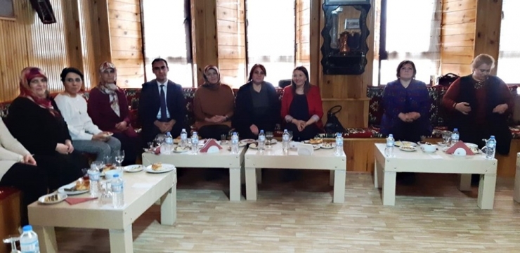 Yıldız Pehlivan Halk Eğitim Merkezi Usta Öğreticileri Ve Kursiyerleriyle Bir Araya Geldi