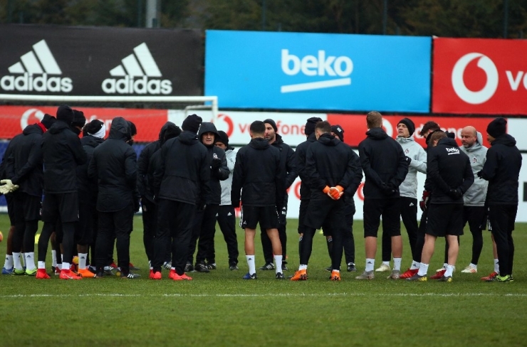 Beşiktaş, Karla Karışık Yağmur Altında Çalıştı