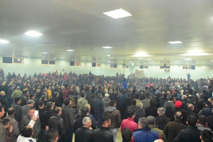 Binlerce Tepeköylü Başkan Uçak’ı Bağrına Bastı