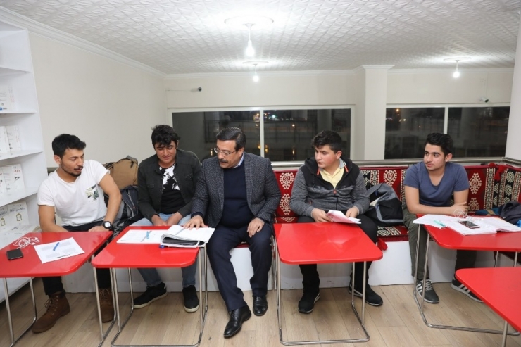 Başkan Atilla’dan Millet Kıraathanesi’ne Ziyaret