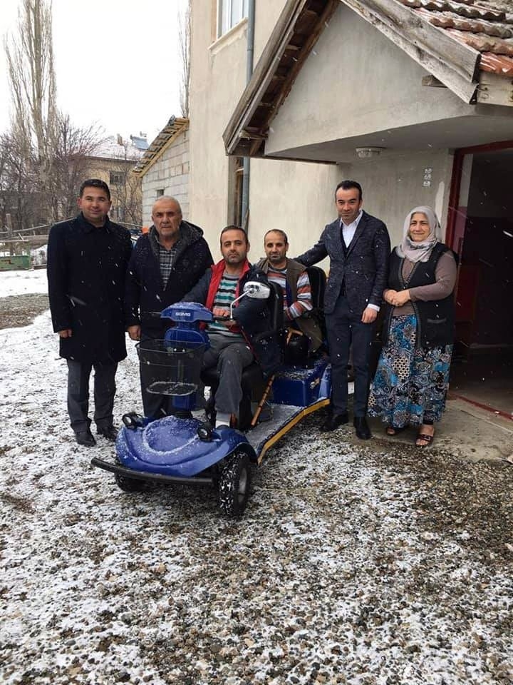 Engelli Kardeşlerin Akülü Araba Sevinci