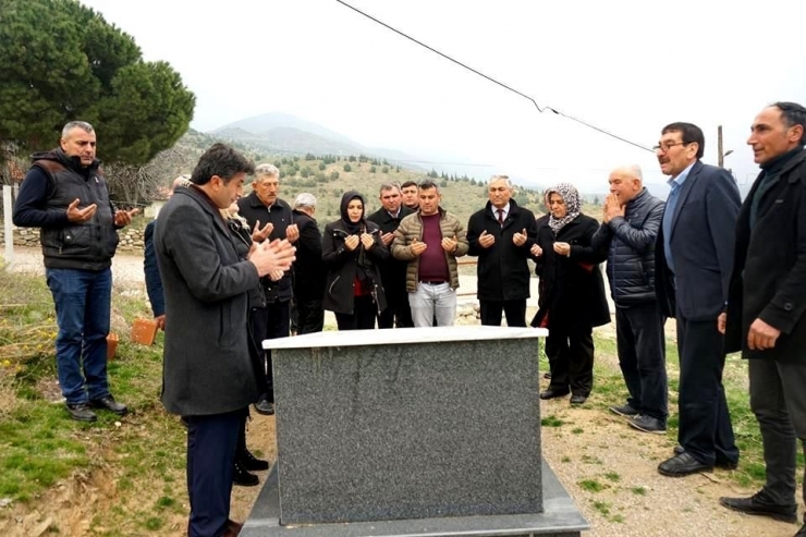 Manisa’da Mahalle Muhtarından Şehitler İçin Anıt