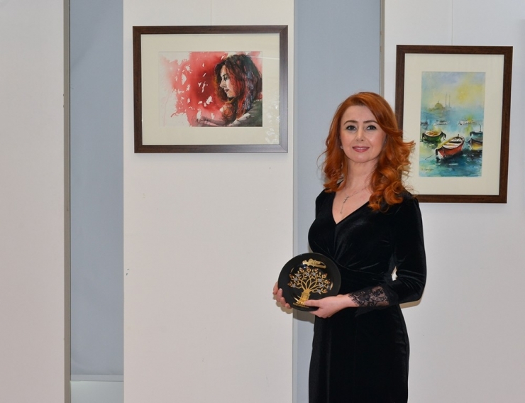 Bu Serginin Rengi “Kırmızı”