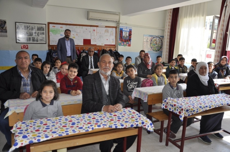 Dedeler Ve Nineler Öğrencilik Yıllarını Torunlarıyla Yaşadı