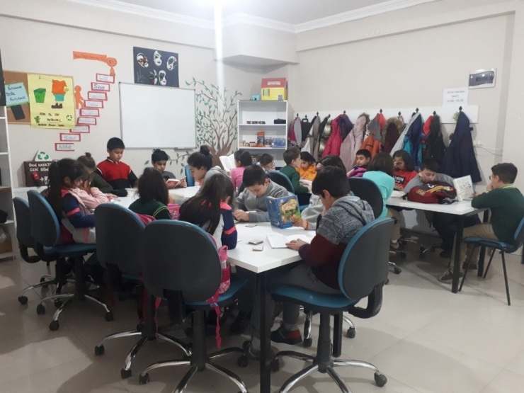 Kartepeli Minik Öğrenciler Okuma Saatinde Buluşuyor