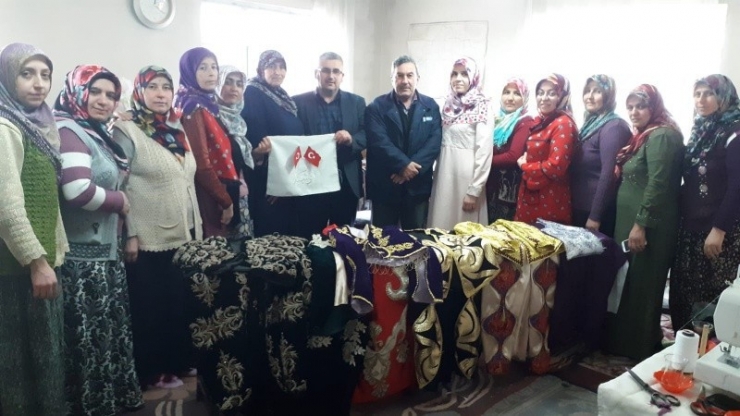 Köydeki Kadınlar ’Tarih Kokan Kıyafet’ Üretiyor