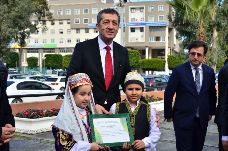 Bakan Selçuk’a “Fidan Sertifikası"