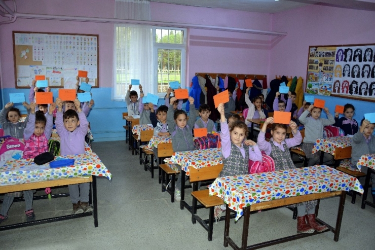 Sakaryalı Minikler, Kırşehir’deki Yaşıtlarıyla Mektup Arkadaşı Oldu