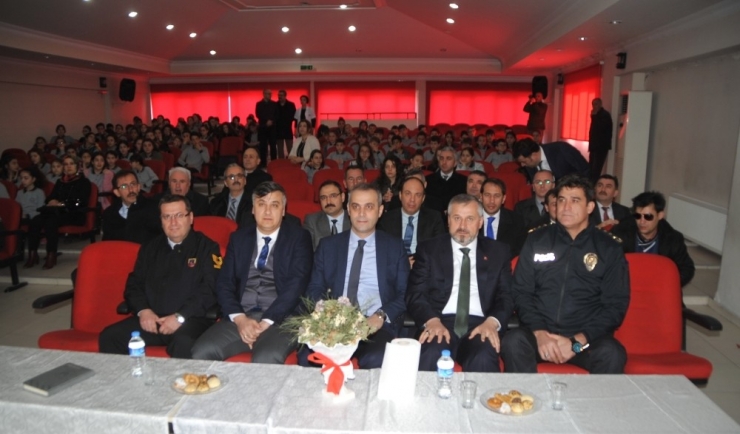 "Yaya Güvenliği" Filmi 49 Okulda 6 Bin Öğrenciye Eş Zamanlı Olarak Gösterildi