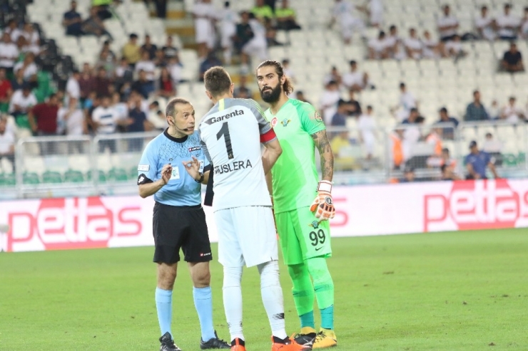 Akhisarspor’da Kaleci Fatih Öztürk, Kadro Dışı Kaldı