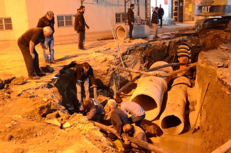 Belediye Ekipleri Her Koşulda Görevlerinin Başında