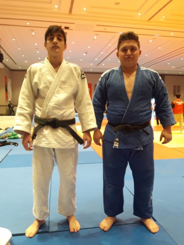 Judocular Ay Yıldızlı Formayla Şampiyonluk Hedefliyor